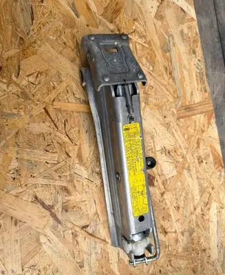 Audi A6 S6 C6 4F Lift Jack 4F0011031