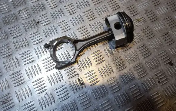 Audi A8 S8 D4 4H Piston 84P43
