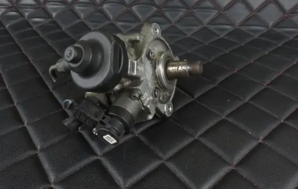 Volkswagen Scirocco Fuel injection high pressure pump 0445010514 09251011 03L130755D
