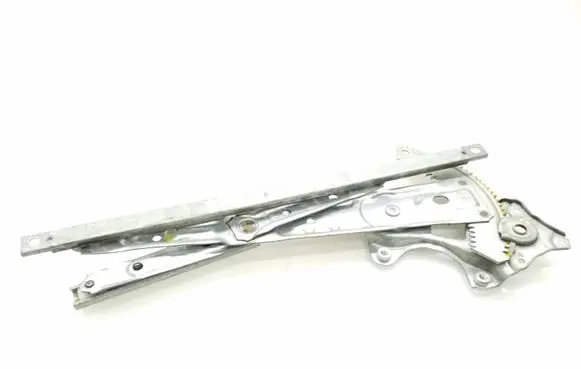 Mitsubishi Outlander Rear window lifting mechanism without motor