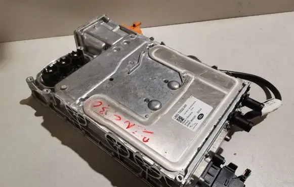 Land Rover Defender Voltage converter inverter L8B275522AM L8B214301CD