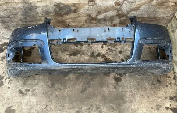 Volkswagen Jetta V Front bumper 1K0805903B
