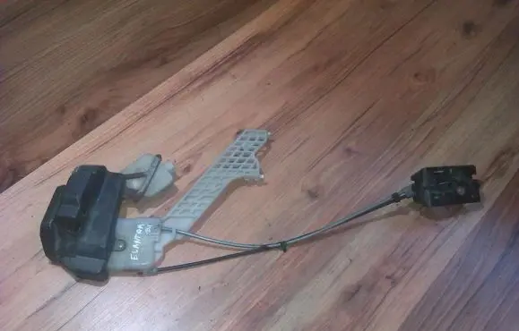 Hyundai Elantra Rear door lock