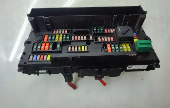 BMW 5 F10 F11 Fuse module 9252815