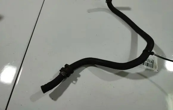 Engine coolant pipe/hose