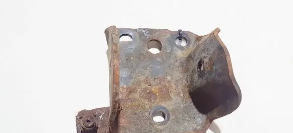 Volkswagen Golf III Engine mounting bracket