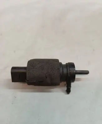 BMW 5 E39 Windscreen/windshield washer pump 8362154