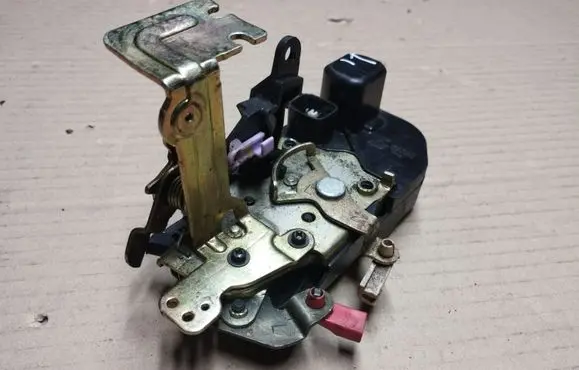 Chrysler Pacifica Front door lock