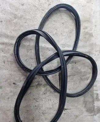 Ford Kuga I Trunk rubber seal (body)