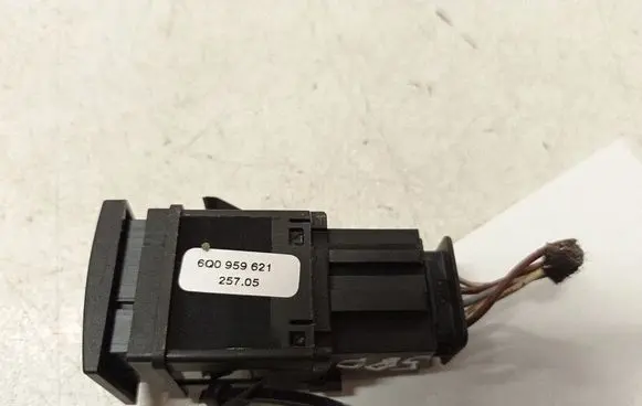 Volkswagen Polo IV 9N3 Windscreen/window heater switch 6Q0959621
