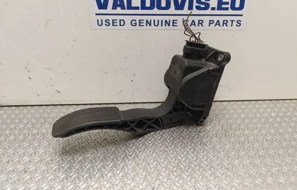 Mercedes-Benz V Class W447 Accelerator throttle pedal A9063000304 A03736 0280755025