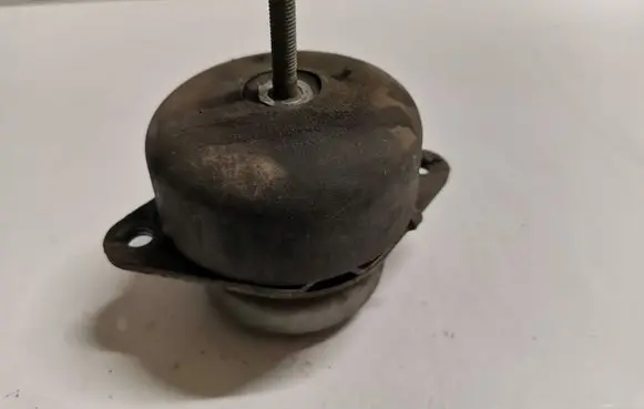Ford Mustang V Engine mount bracket