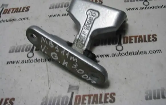 Mercedes-Benz S W221 Rear door upper hinge