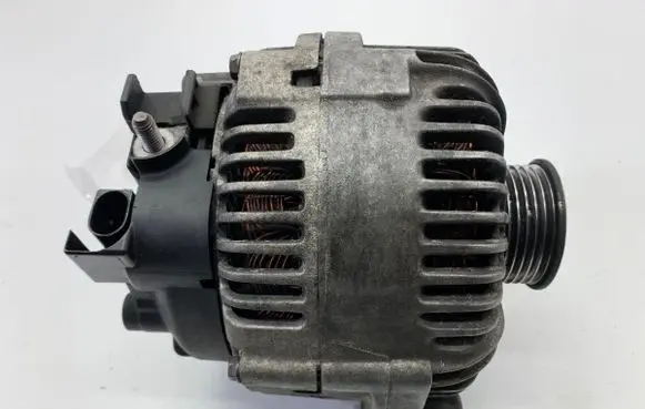 BMW X6 E71 Generator/alternator 7796125