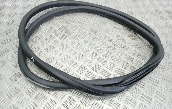 Peugeot 2008 I Front door rubber seal