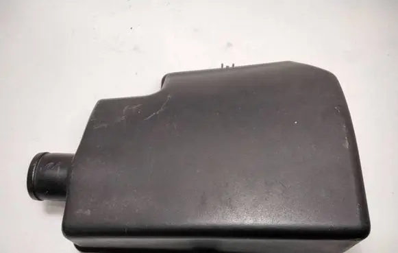 Volvo V70 Fuse box cover 8651137