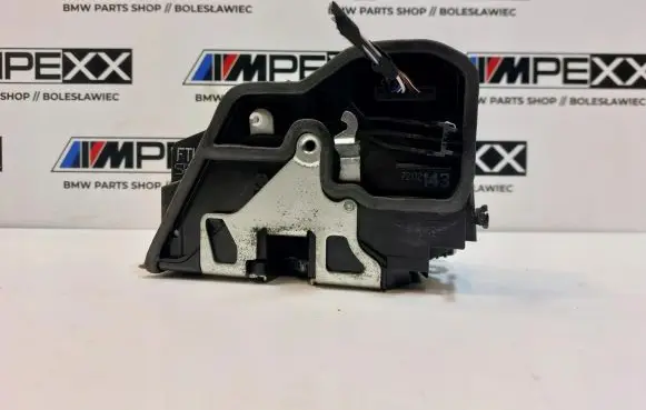 BMW X3 F25 Front door lock 7202143