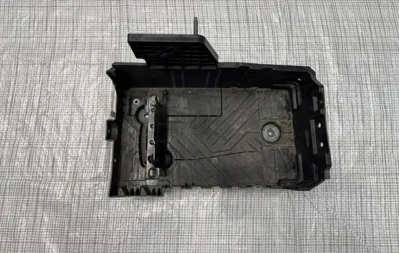 Jeep Avenger Battery box tray 9823533180