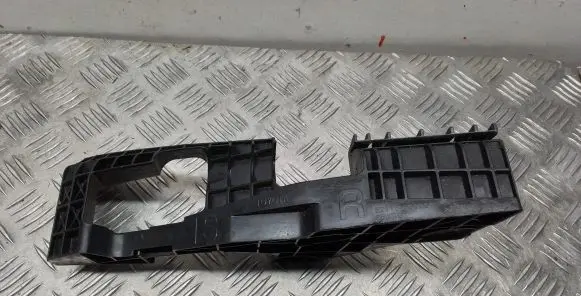 Front bumper mounting bracket