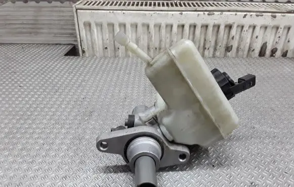 Volkswagen Tiguan Master brake cylinder 3C1611301