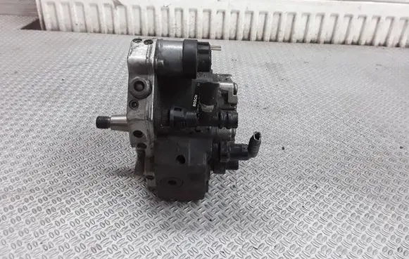 Volvo S40, V40 Fuel injection high pressure pump 8200055072