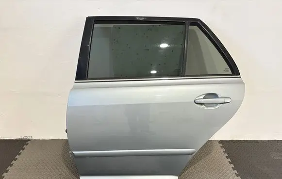 Toyota Avensis T250 Rear door 