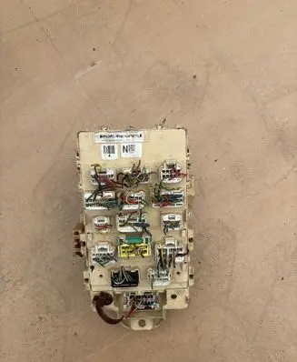 Toyota Yaris Fuse box set 827300D040 827300G040