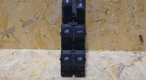 Mitsubishi Outlander Electric window control switch 8608A346
