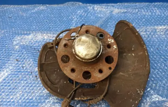 Mercedes-Benz CLK A209 C209 Front wheel hub