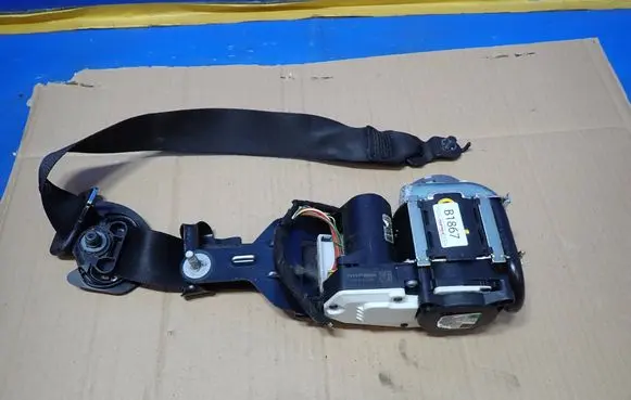 Mercedes-Benz C W204 Front seatbelt 619060900