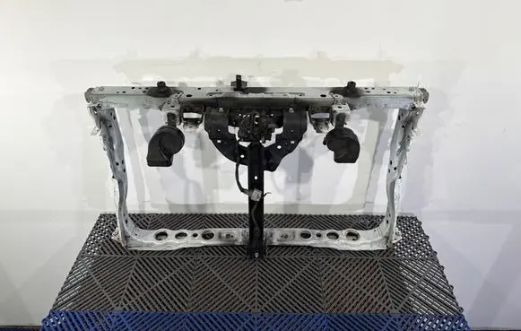 Lexus CT 200H Radiator support slam panel bracket 81576