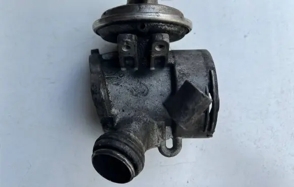 Mercedes-Benz C W203 EGR valve A6110900754
