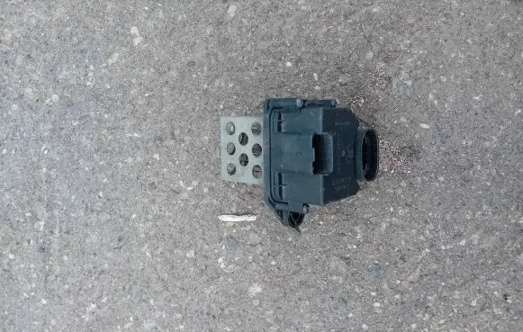 Peugeot 5008 Coolant fan relay 9658508980