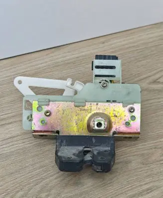 Volvo V70 Tailgate/trunk/boot lock/catch/latch 30753829 999066622