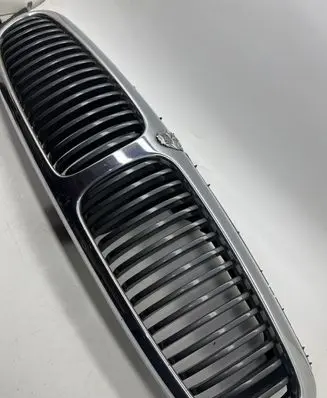 Jaguar X-Type Front bumper upper radiator grill