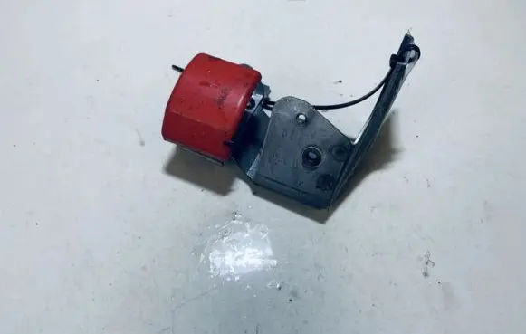 Volvo S40, V40 Engine bonnet (hood) release handle