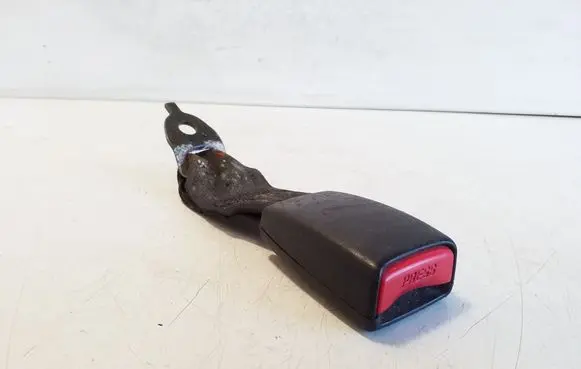 Suzuki Grand Vitara II Rear seatbelt buckle