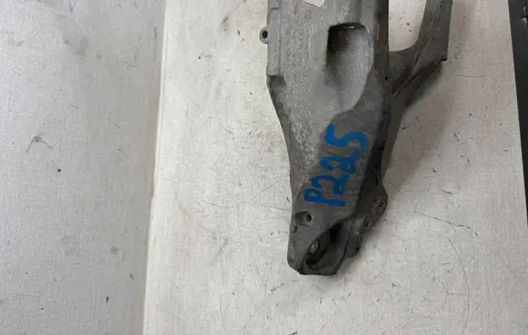 Engine mount bracket