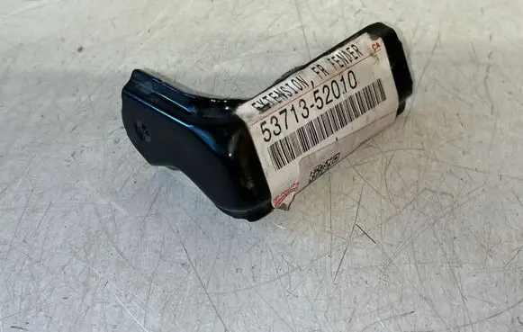 Toyota Yaris Fender mounting bracket 5371352010