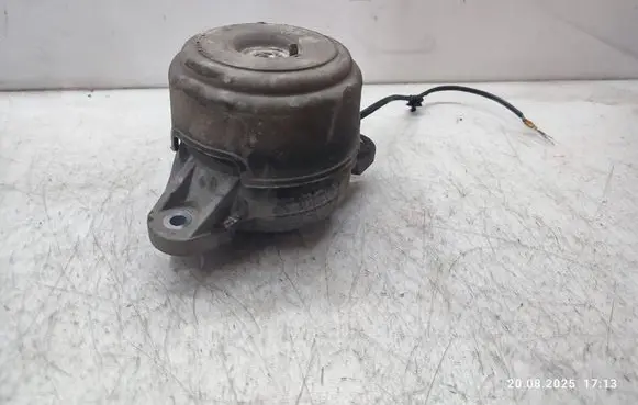 Engine mount bracket