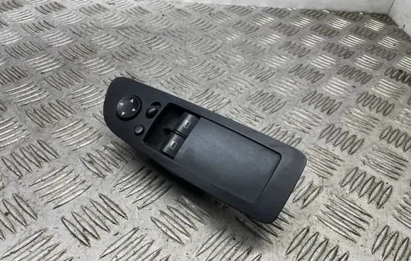 BMW 1 E82 E88 Electric window control switch 9167159