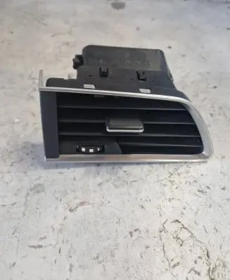 Peugeot 508 Dash center air vent grill 9686457377