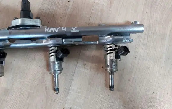 Toyota RAV 4 (XA50) Fuel injector 23250-25010