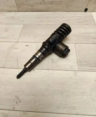 Audi A4 S4 B7 8E 8H Fuel injector 03G130073G