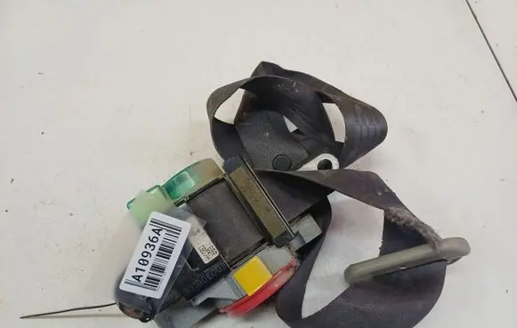 Mazda Premacy Rear seatbelt 