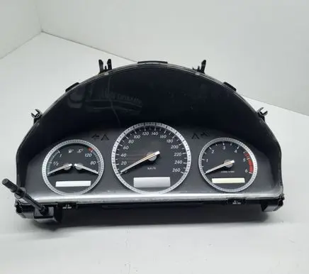 Mercedes-Benz C W204 Speedometer (instrument cluster) A2045401648 A2045401811