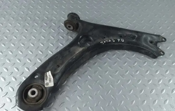 Volkswagen Jetta VI Front lower control arm/wishbone 5C0407152D