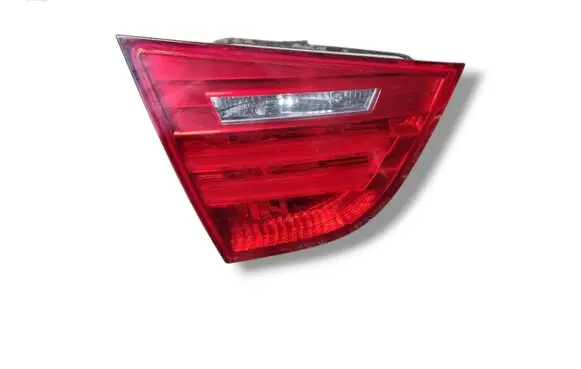 Tailgate rear/tail lights