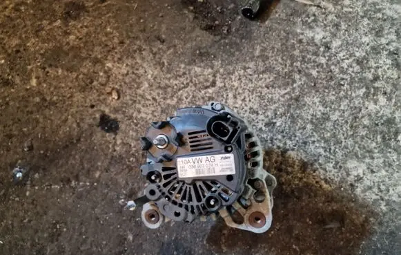 Volkswagen Golf VI Generator/alternator 036903024H
