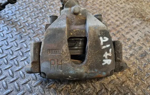 Ford Kuga I Front brake caliper